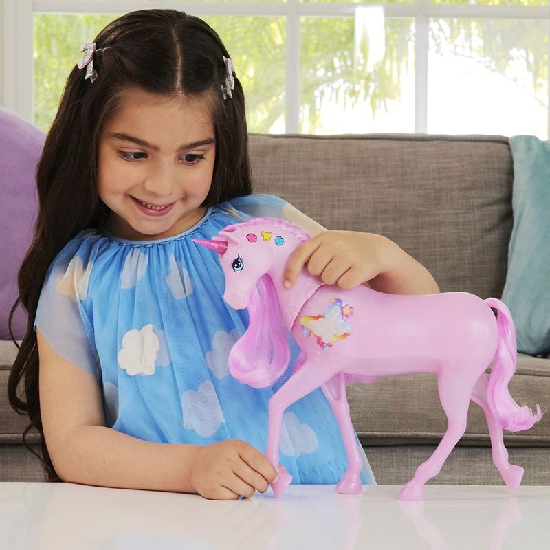 Třpytivé svítící jednorožec Barbie s 20 interaktivními kombinacemi světelných efektů, zvuků a hudby,